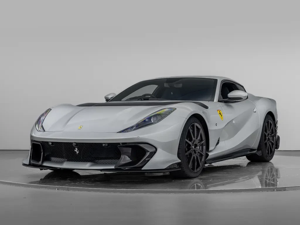 Ferrari 812 Competizione, 6/10
