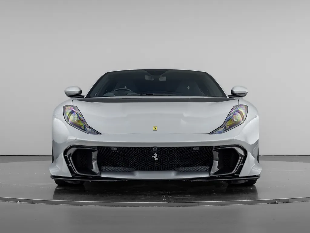 Ferrari 812 Competizione, 7/10