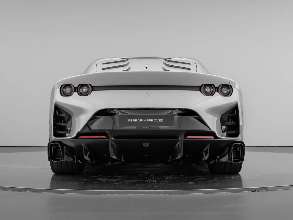 Ferrari 812 Competizione, 8/10