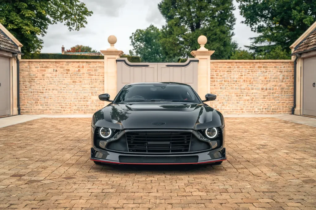 Aston Martin Valour, 6/10