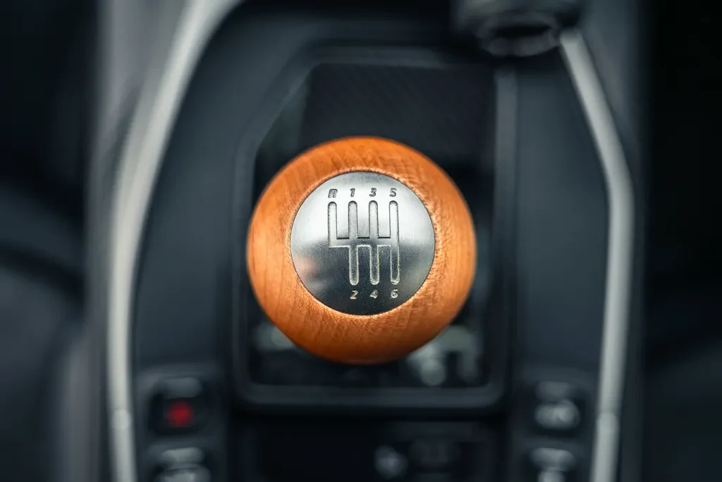 Aston Martin Valour, 10/10