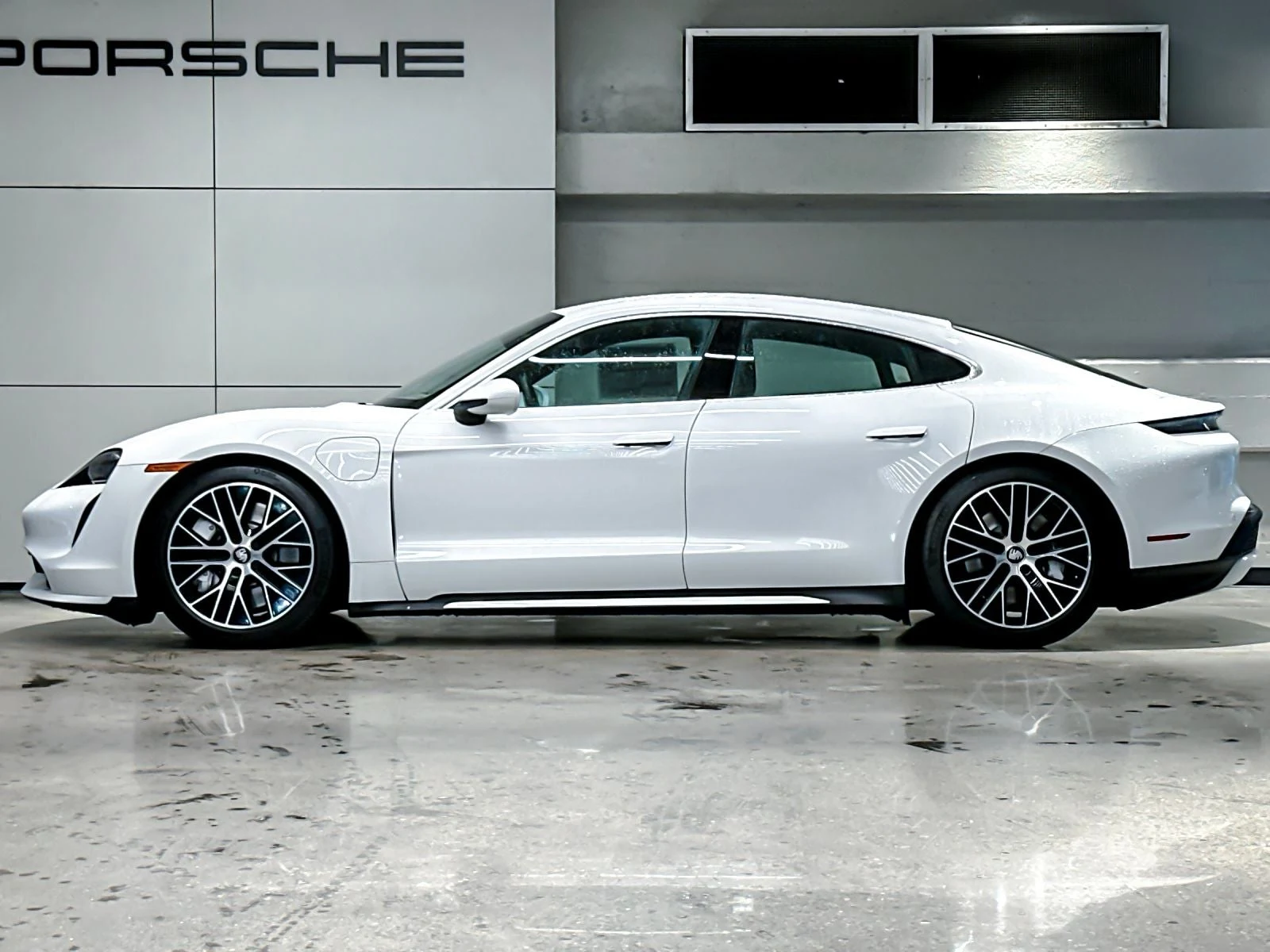 2024 Porsche Taycan Turbo (Original Version), 2/20