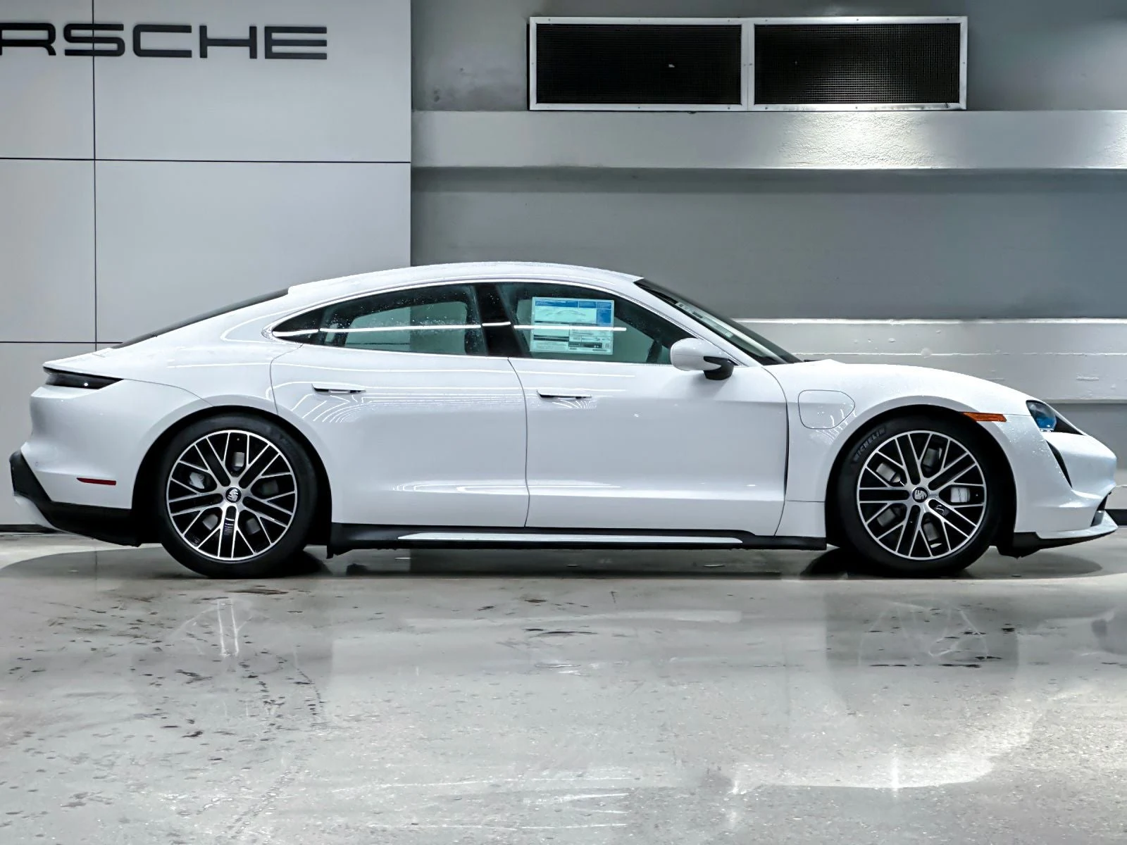 2024 Porsche Taycan Turbo (Original Version), 9/20
