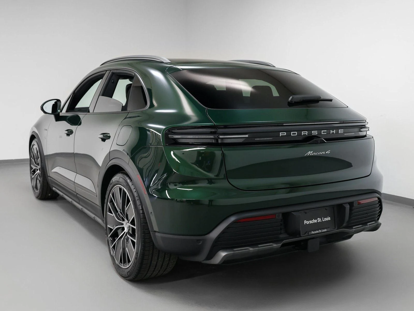 2025 Porsche Macan 4 Electric (XAB), 3/20