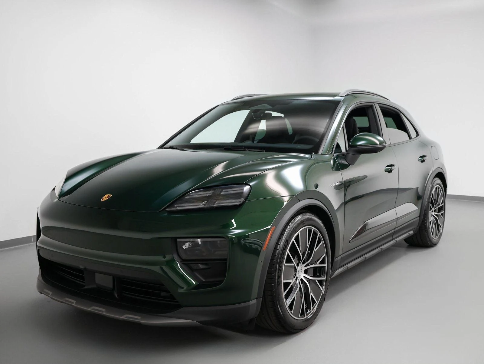 2025 Porsche Macan 4 Electric (XAB), 6/20