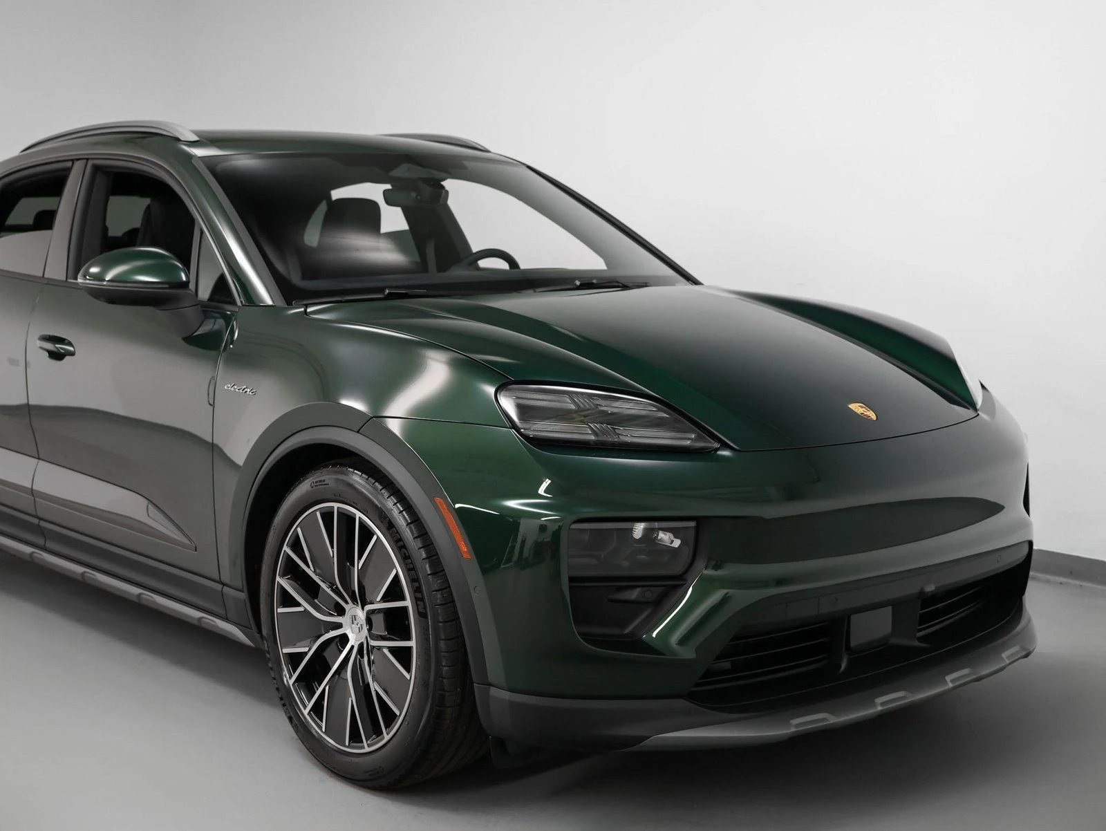 2025 Porsche Macan 4 Electric (XAB), 9/20
