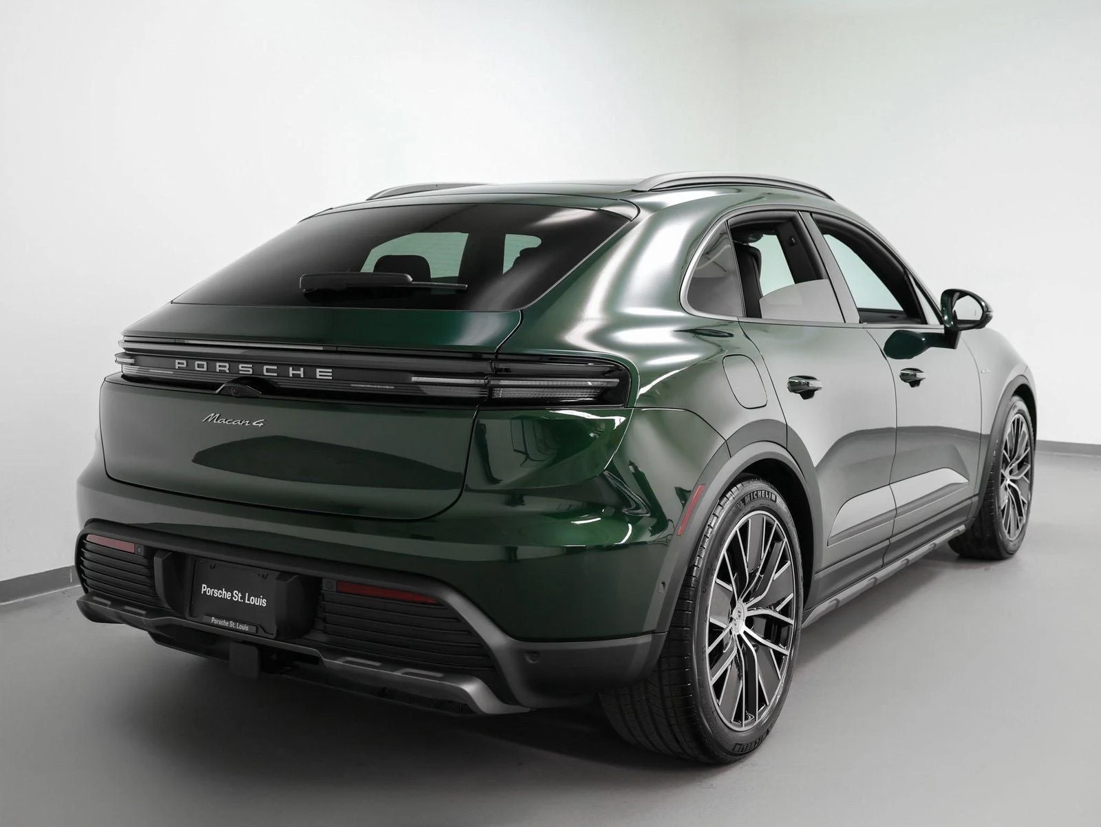 2025 Porsche Macan 4 Electric (XAB), 12/20