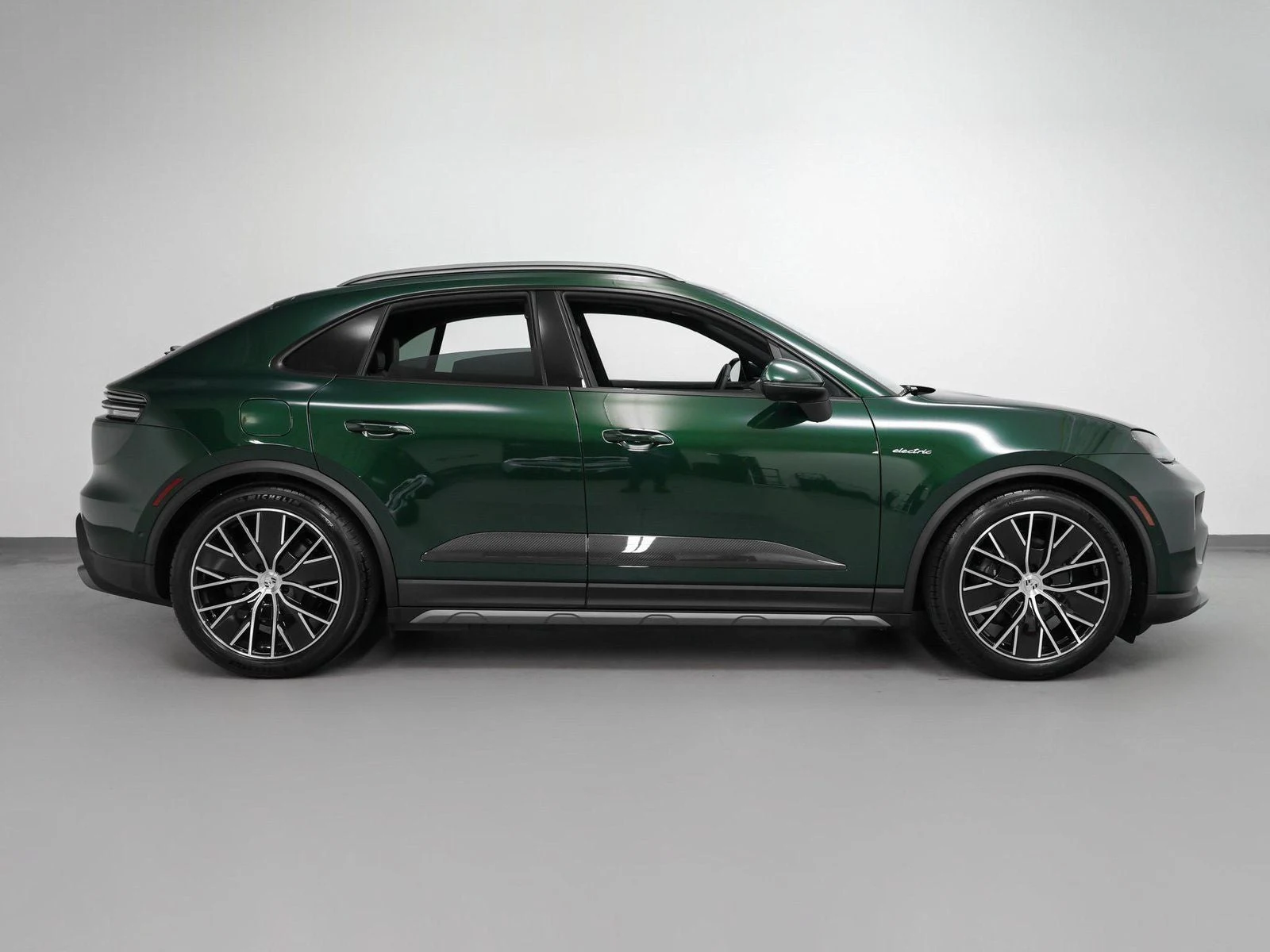 2025 Porsche Macan 4 Electric (XAB), 13/20