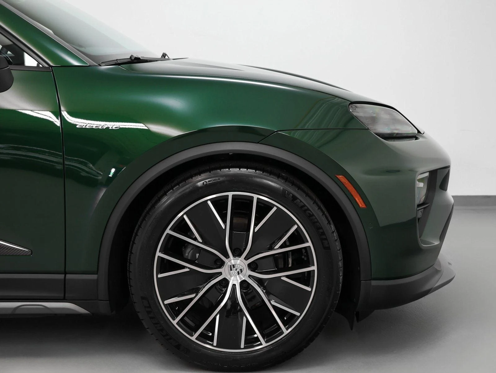 2025 Porsche Macan 4 Electric (XAB), 14/20