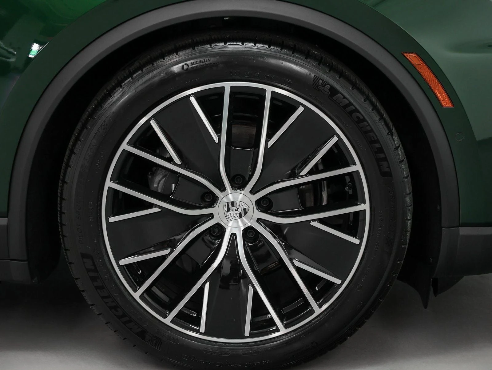 2025 Porsche Macan 4 Electric (XAB), 15/20
