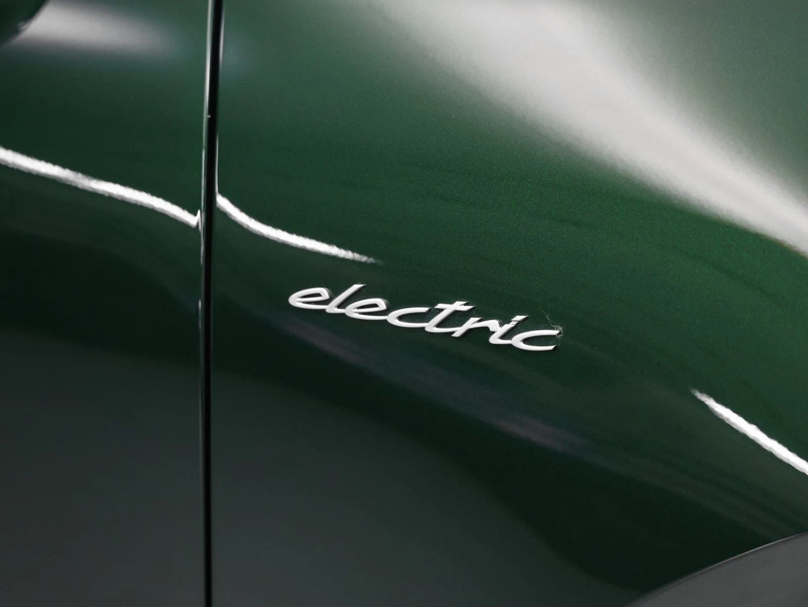 2025 Porsche Macan 4 Electric (XAB), 18/20