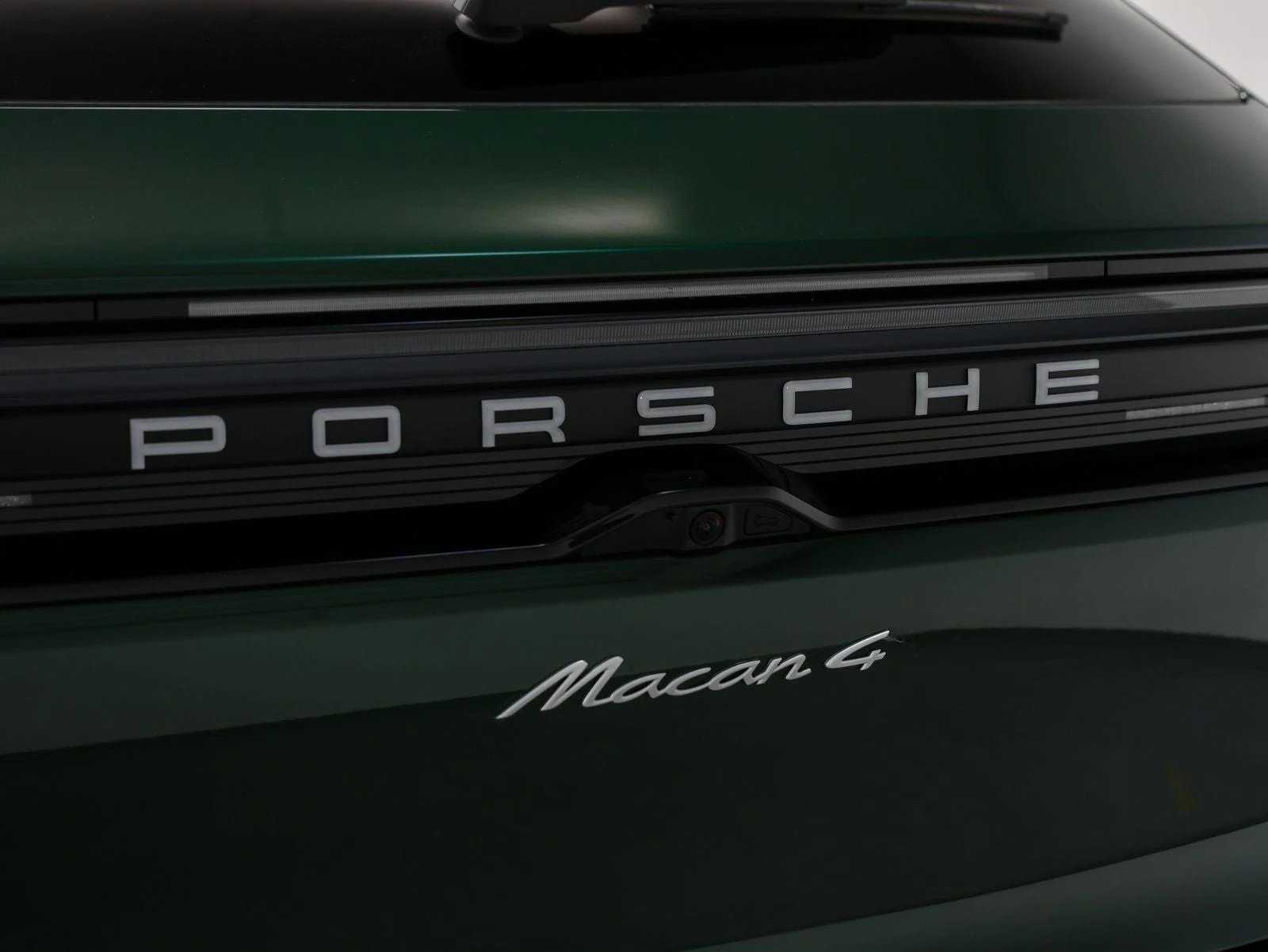 2025 Porsche Macan 4 Electric (XAB), 20/20