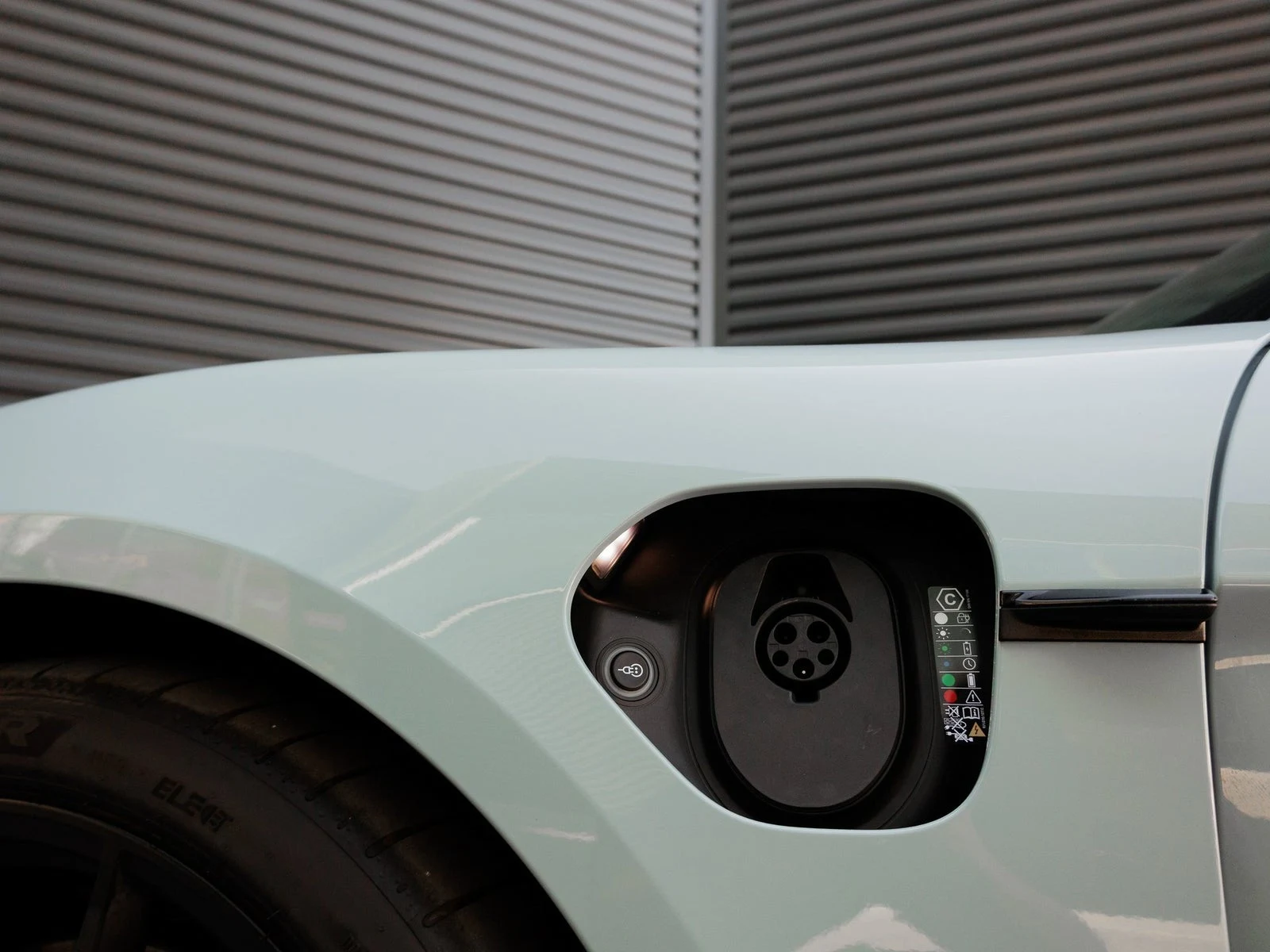 2025 Porsche Taycan GTS (2025 Update), 14/20