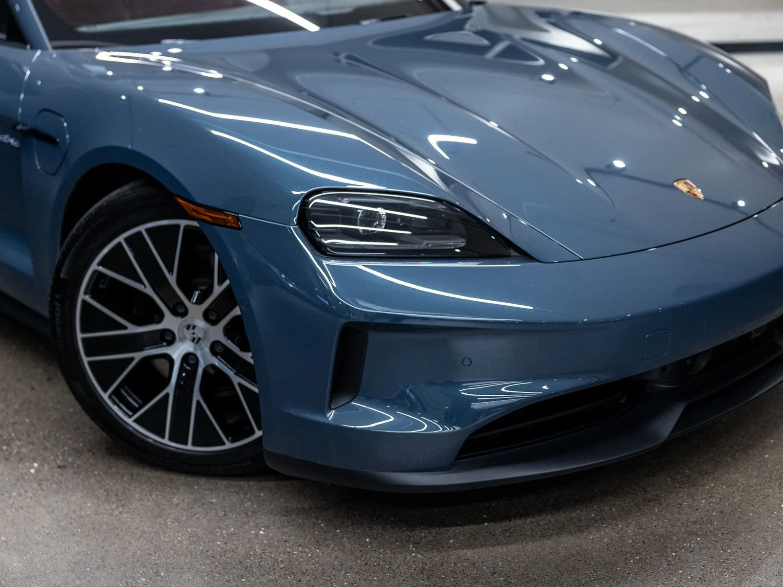 2025 Porsche Taycan 4 Sedan (2025 Update), 16/20