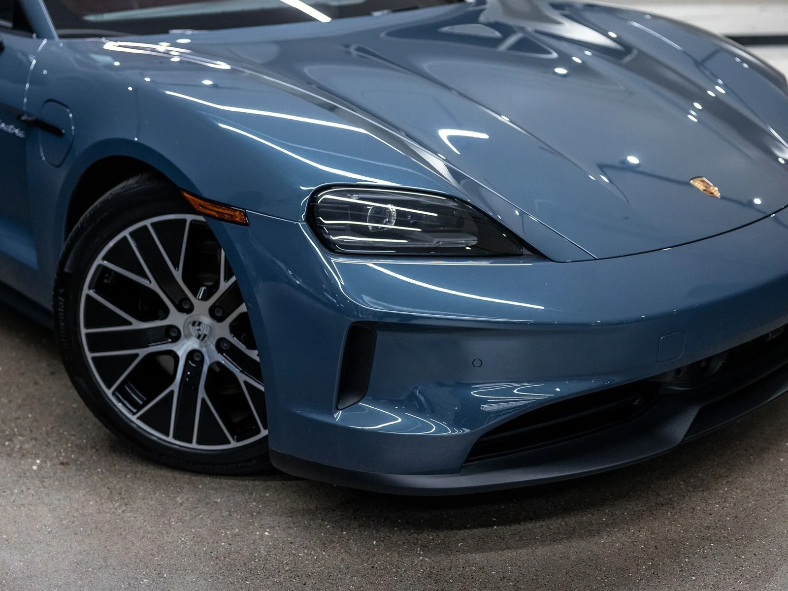 2025 Porsche Taycan 4 Sedan (2025 Update), 17/20
