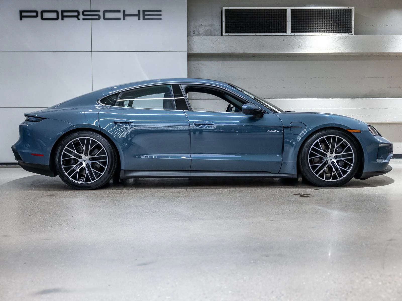 2025 Porsche Taycan 4 Sedan (2025 Update), 20/20