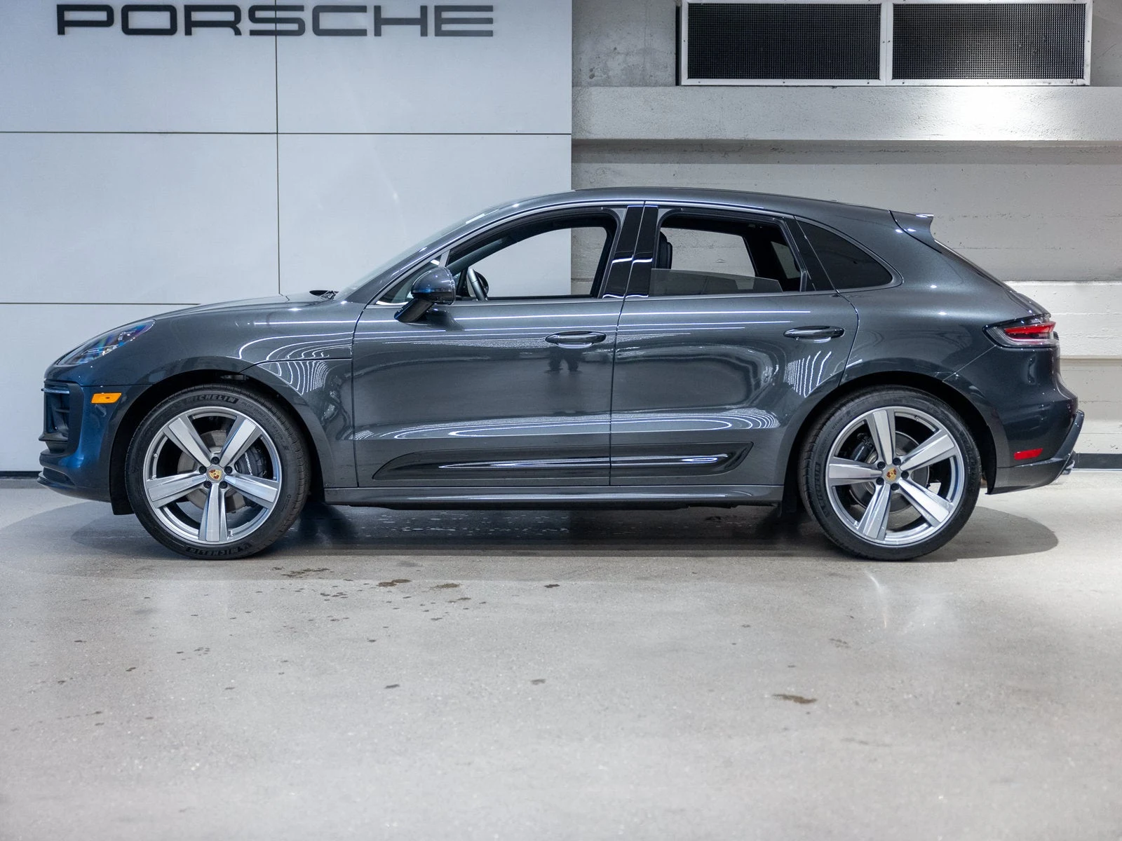 2025 Porsche Macan (95B), 2/20
