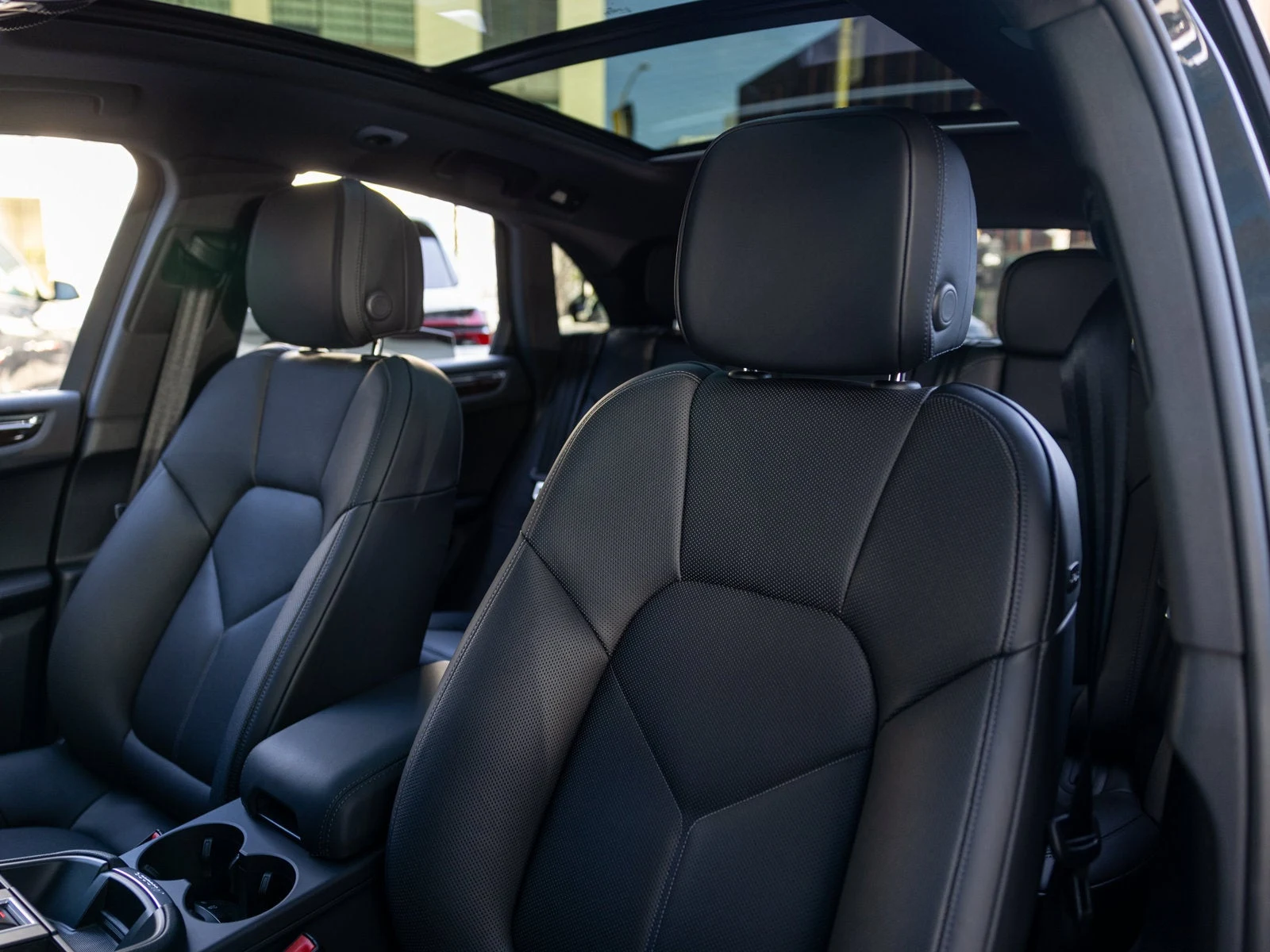 2025 Porsche Macan (95B), 5/20