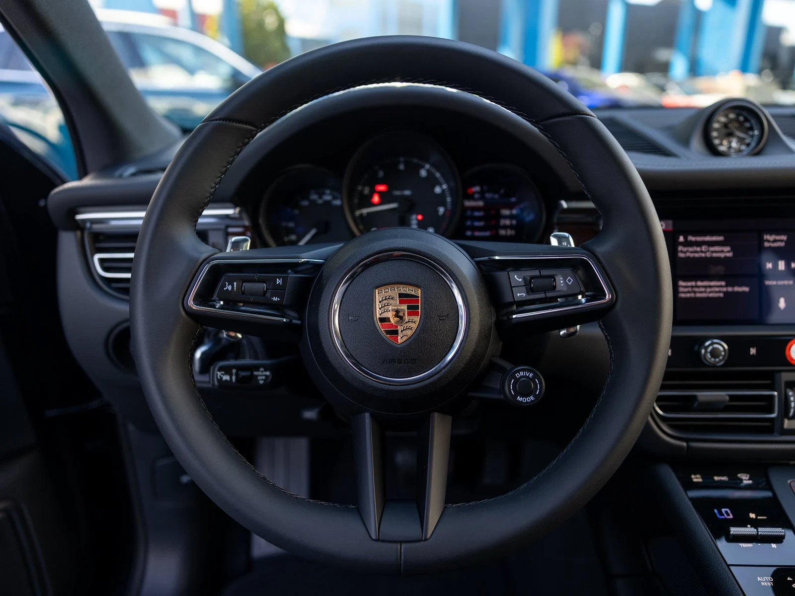 2025 Porsche Macan (95B), 6/20