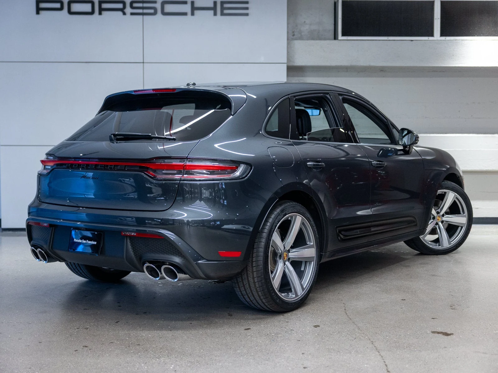 2025 Porsche Macan (95B), 8/20