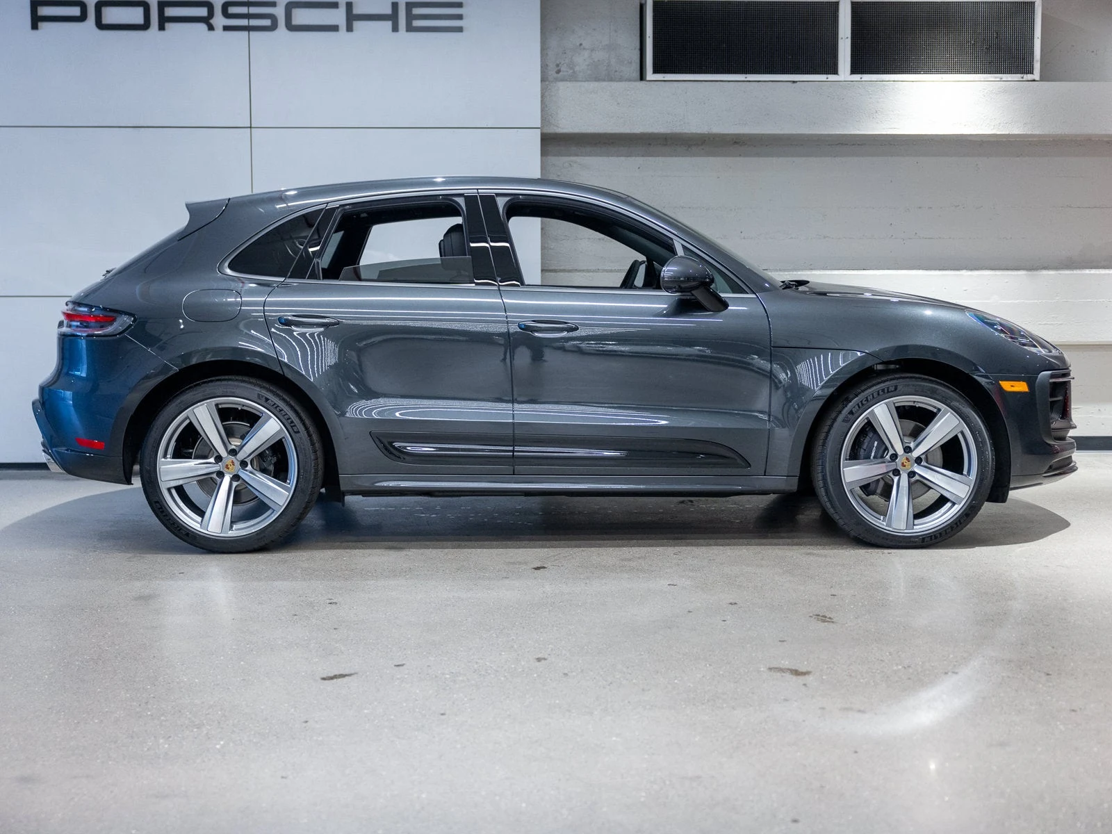 2025 Porsche Macan (95B), 9/20