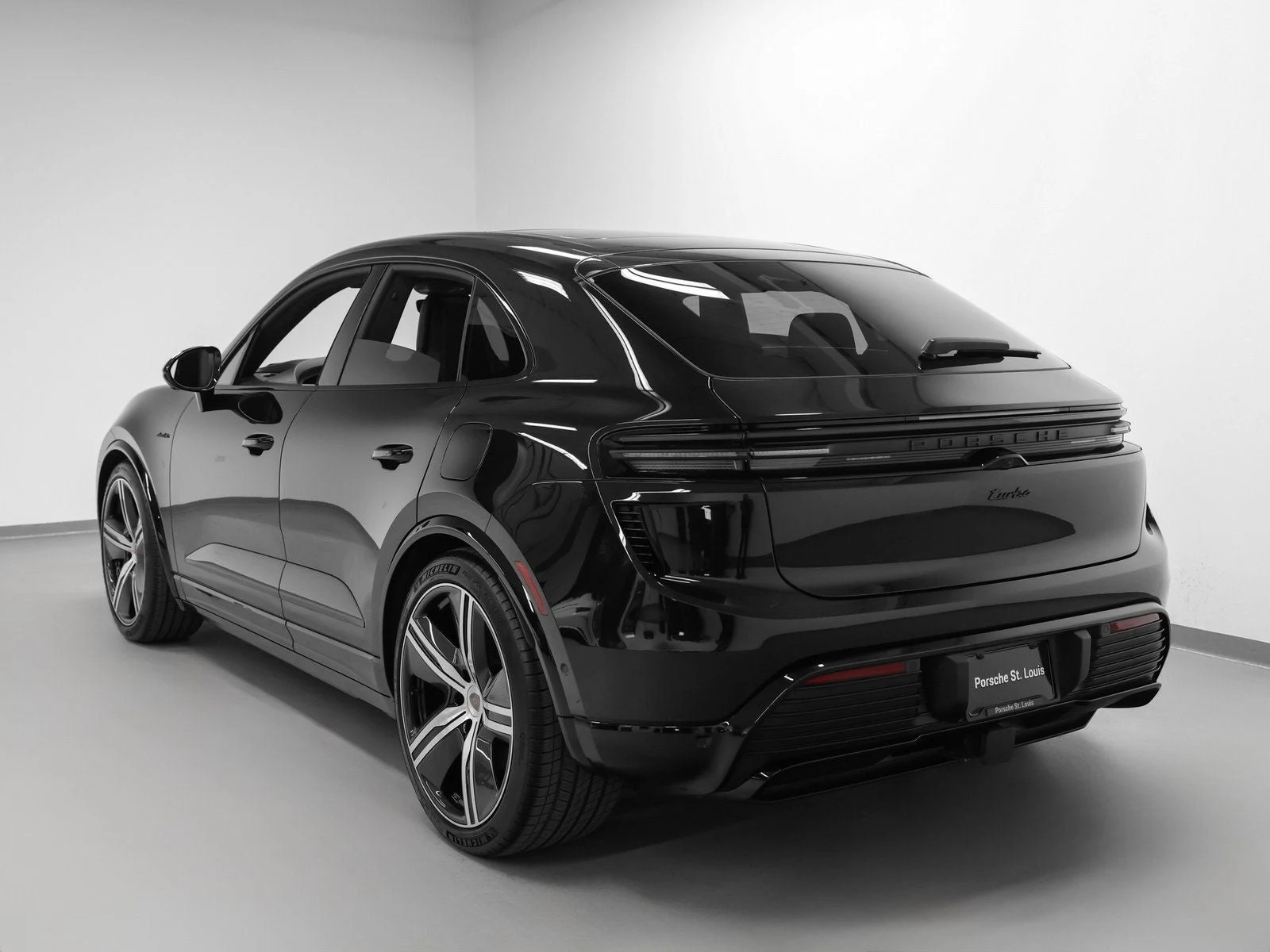 2025 Porsche Macan Turbo Electric (XAB), 3/20