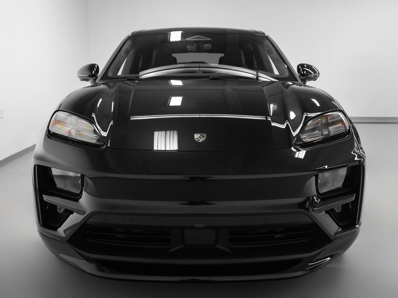 2025 Porsche Macan Turbo Electric (XAB), 7/20