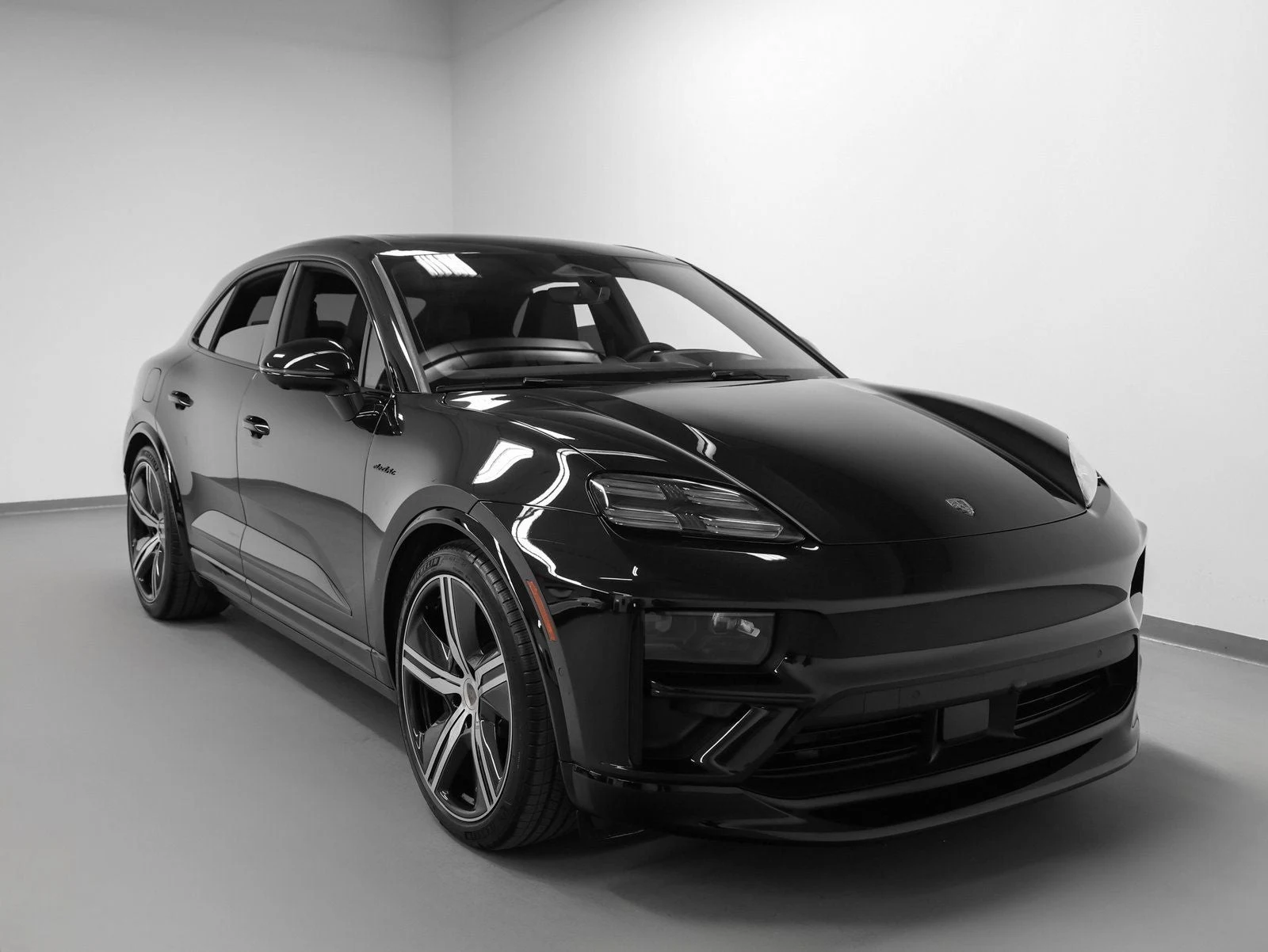 2025 Porsche Macan Turbo Electric (XAB), 9/20