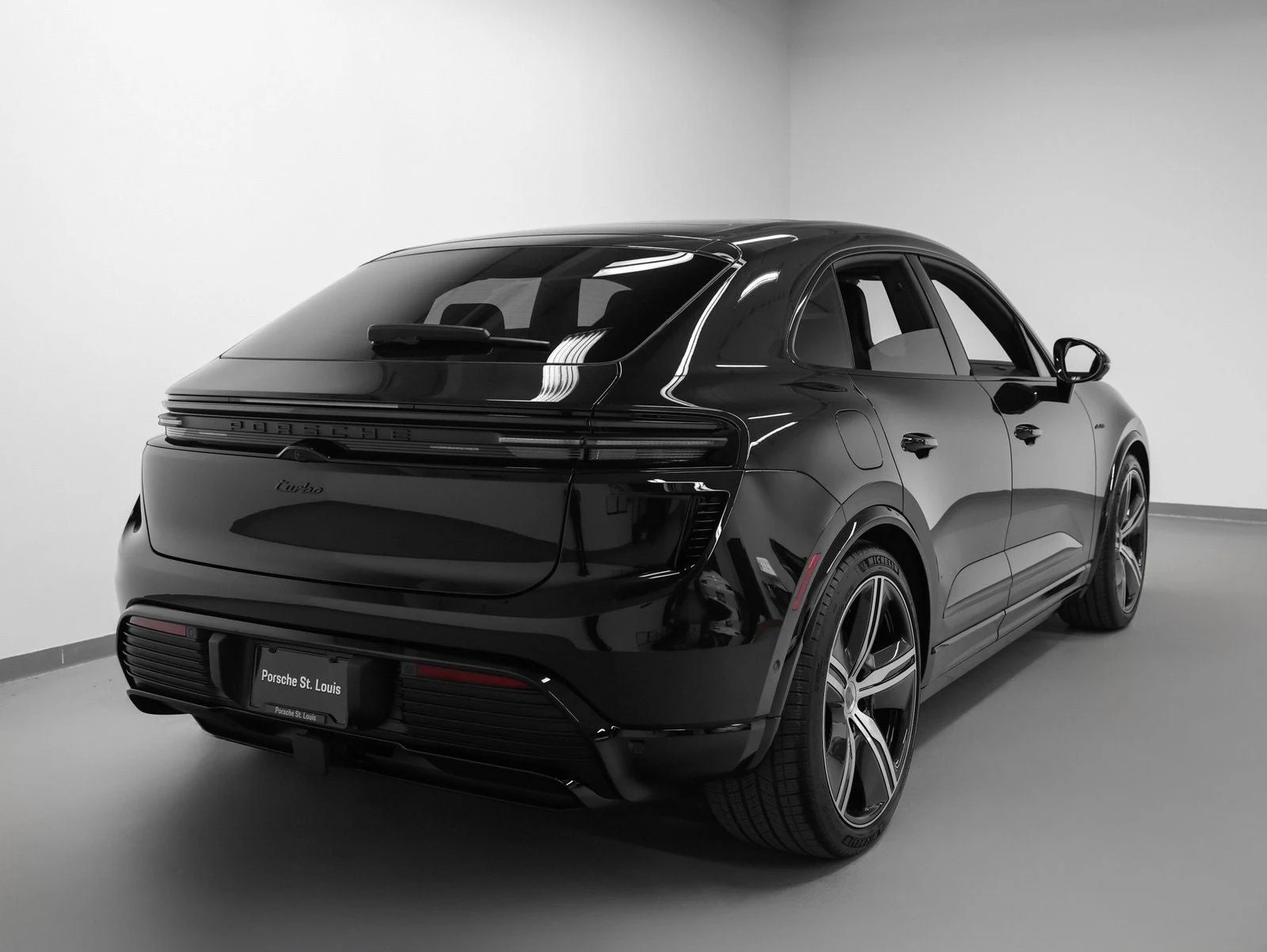 2025 Porsche Macan Turbo Electric (XAB), 11/20