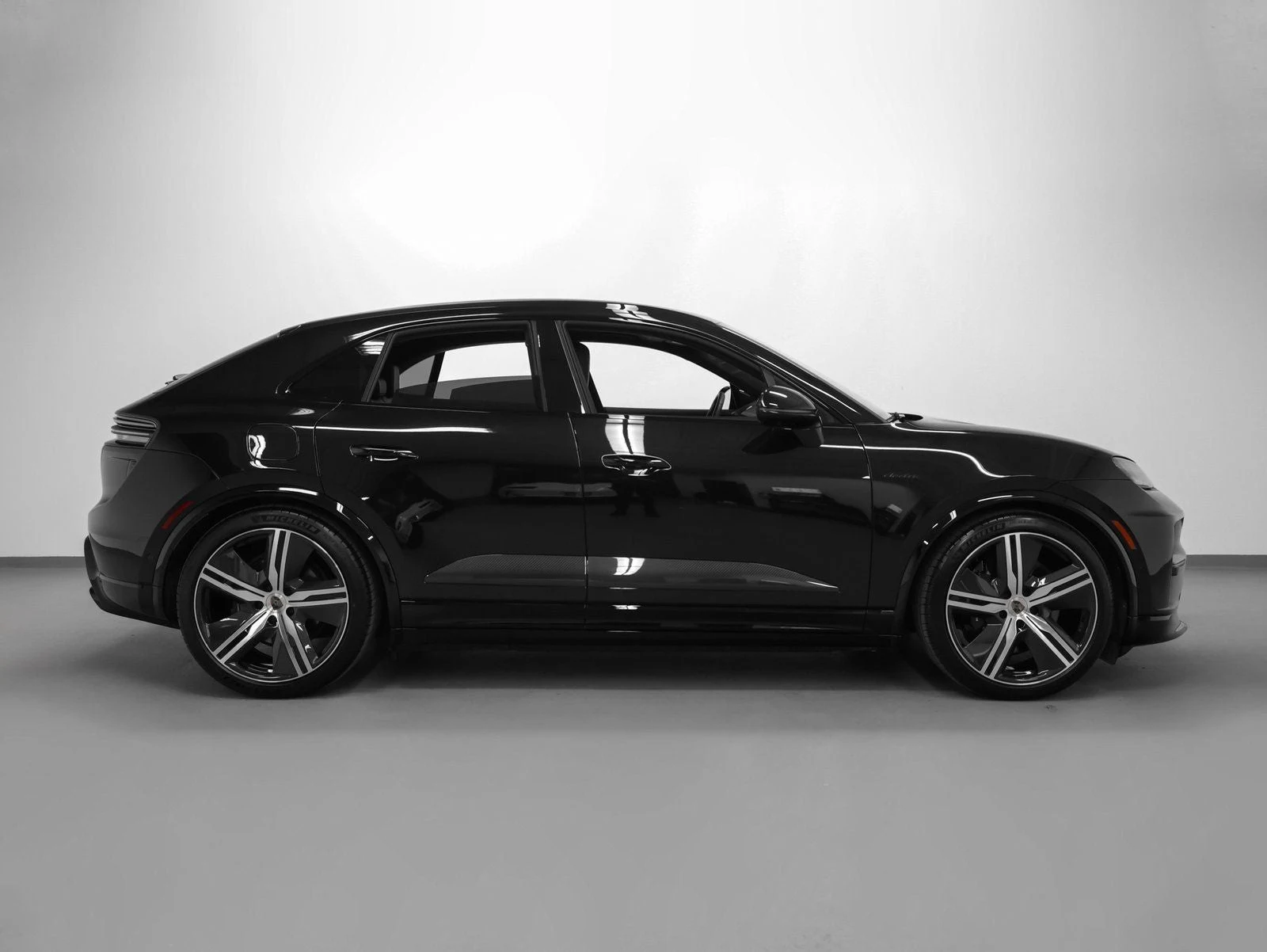 2025 Porsche Macan Turbo Electric (XAB), 12/20
