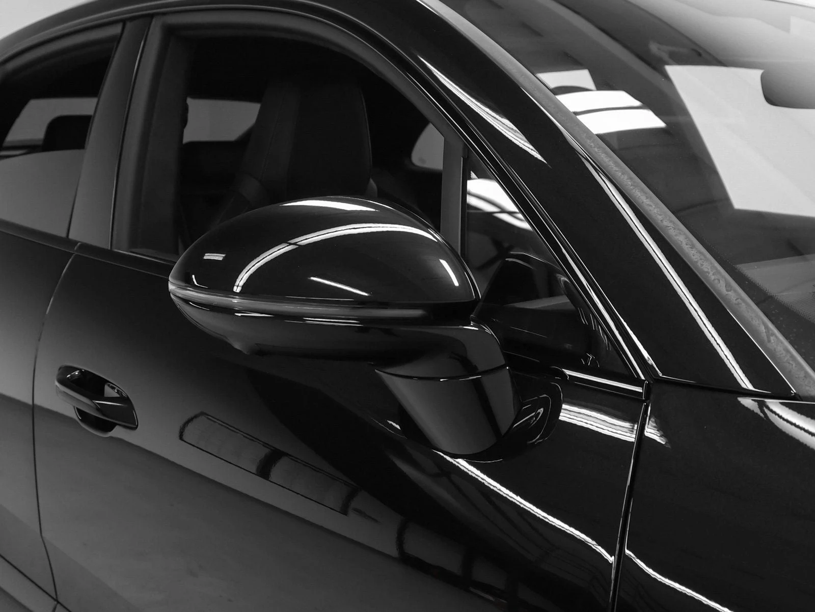 2025 Porsche Macan Turbo Electric (XAB), 13/20