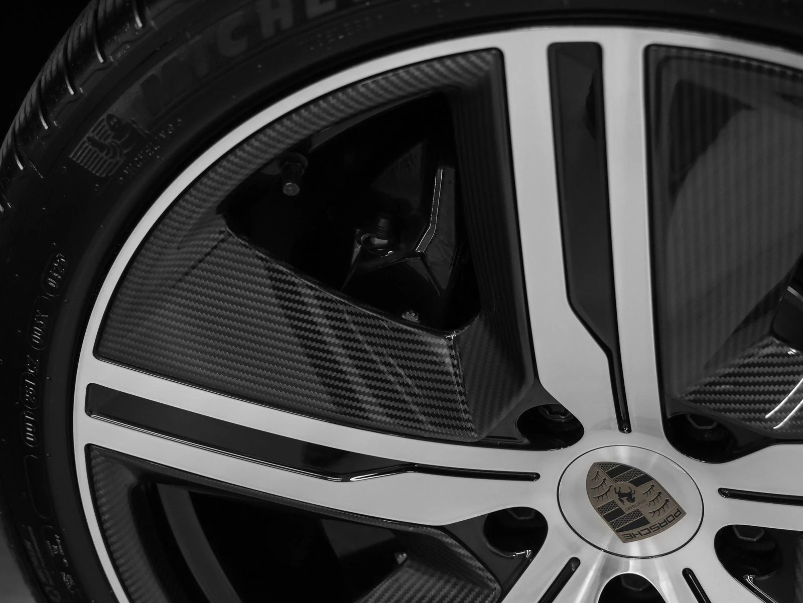 2025 Porsche Macan Turbo Electric (XAB), 18/20