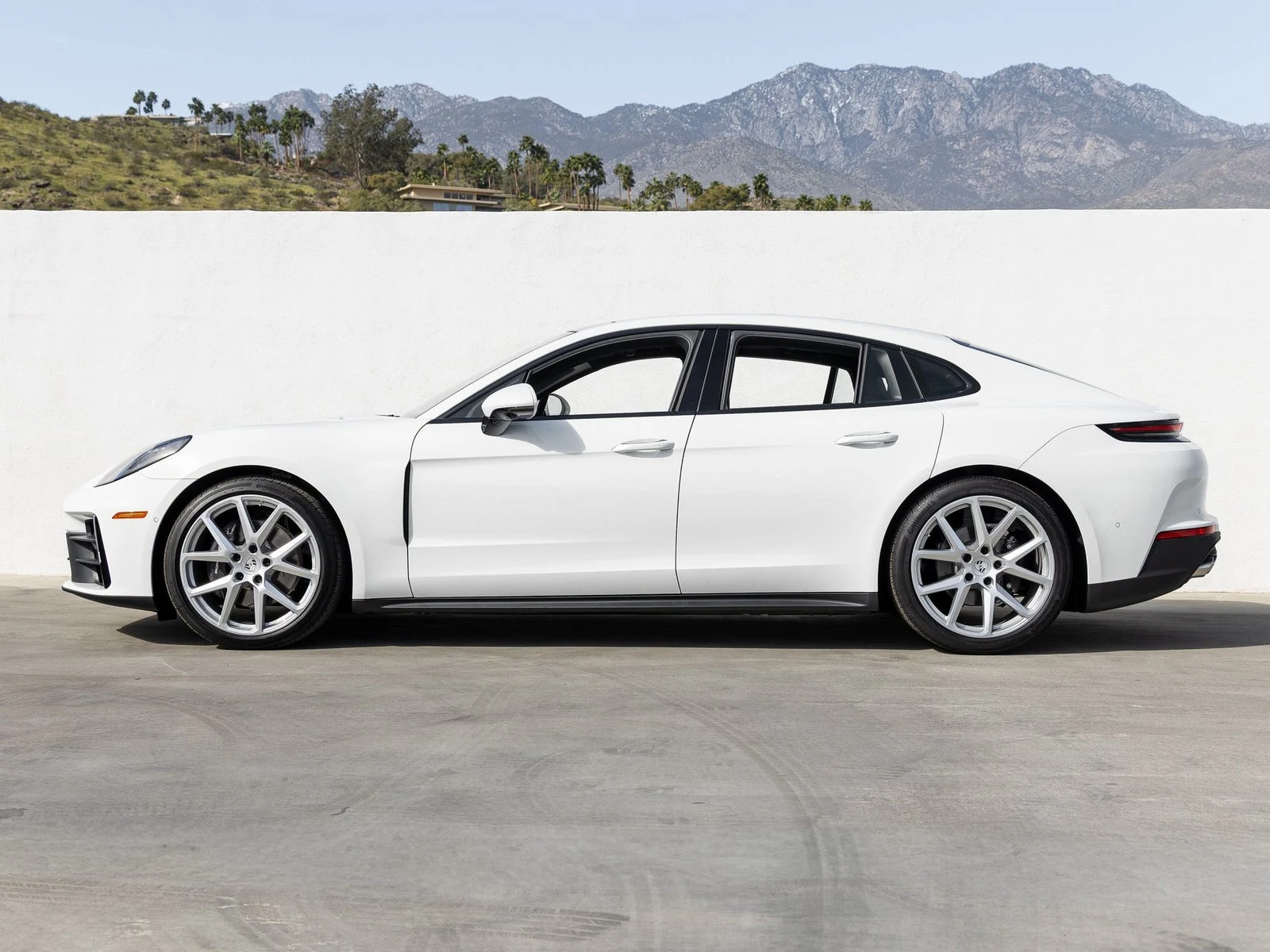 2025 Porsche Panamera (976), 2/20