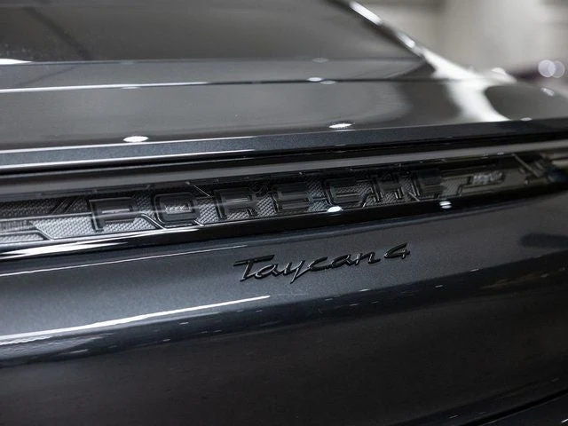 2025 Porsche Taycan 4 Sedan (2025 Update), 18/20