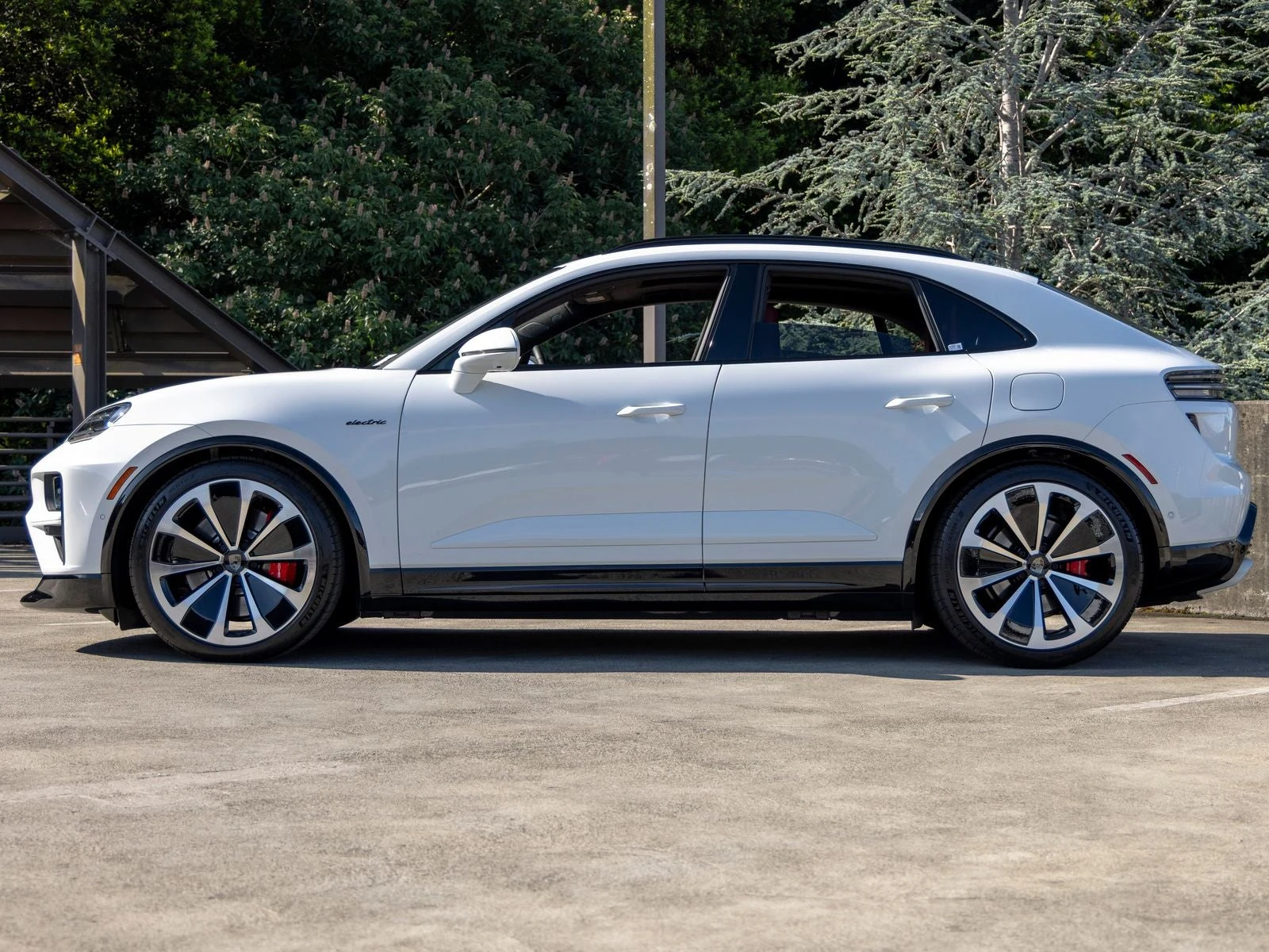 2025 Porsche Macan Turbo Electric (XAB), 2/20