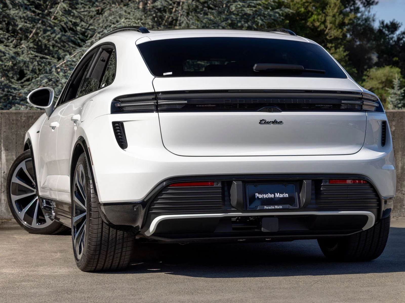 2025 Porsche Macan Turbo Electric (XAB), 3/20