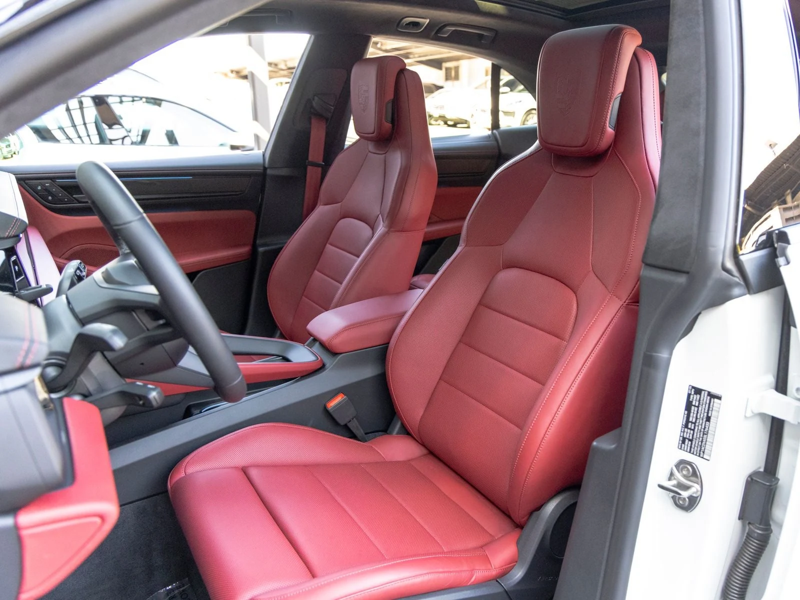 2025 Porsche Macan Turbo Electric (XAB), 5/20