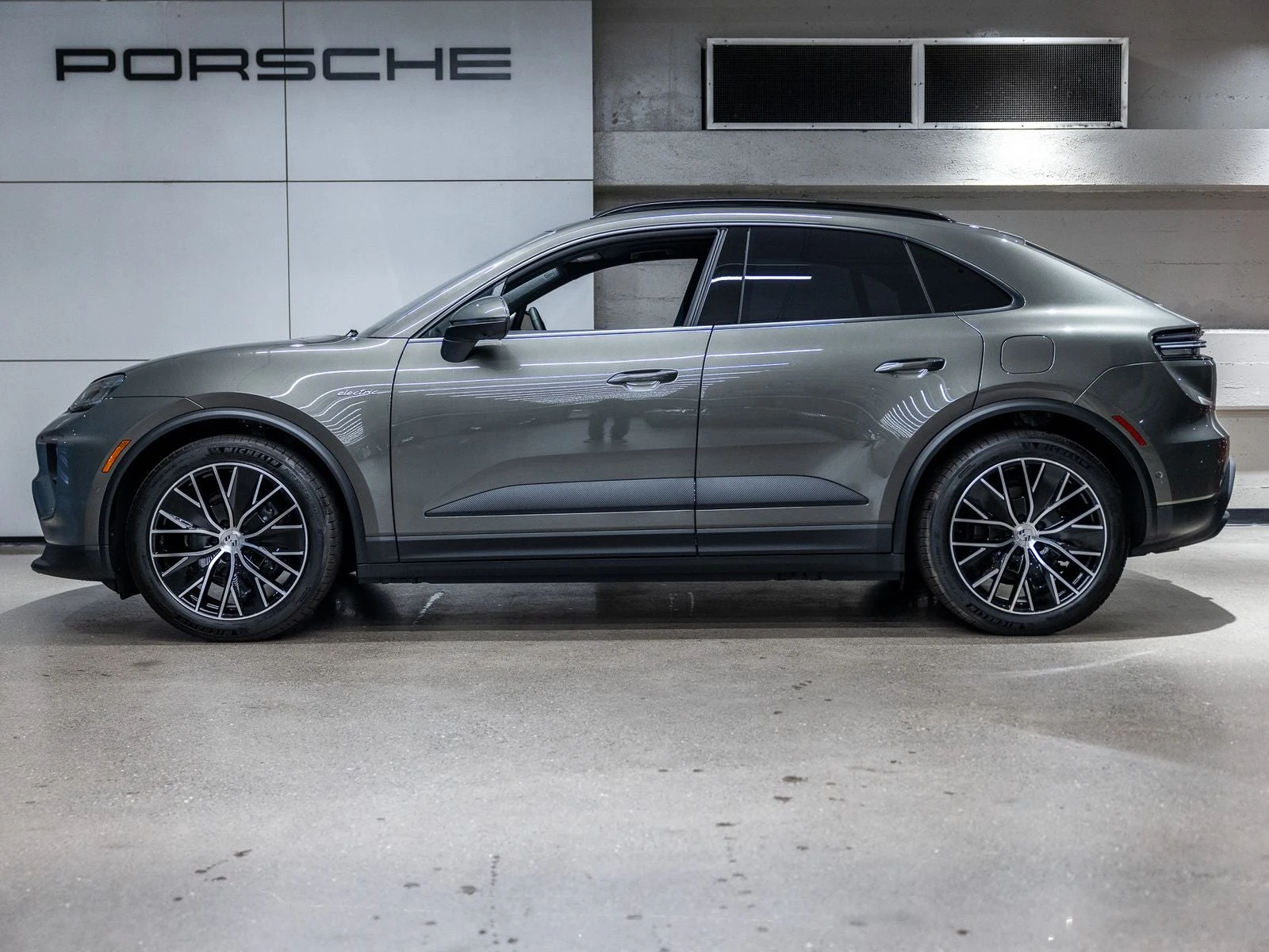2025 Porsche Macan Electric (XAB), 2/20