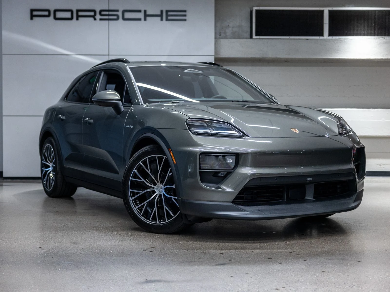 2025 Porsche Macan Electric (XAB), 10/20