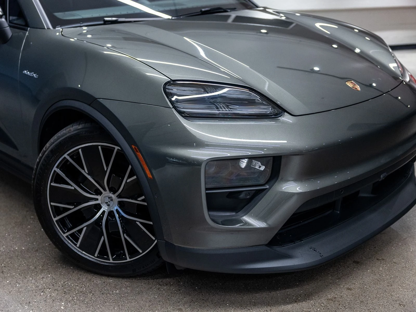 2025 Porsche Macan Electric (XAB), 16/20