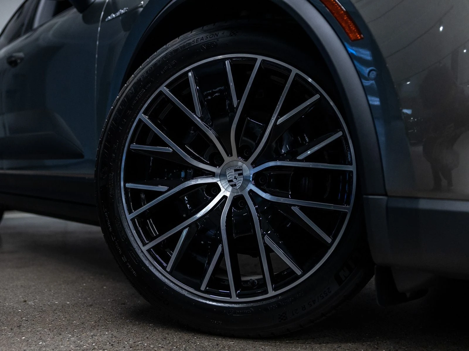 2025 Porsche Macan Electric (XAB), 17/20