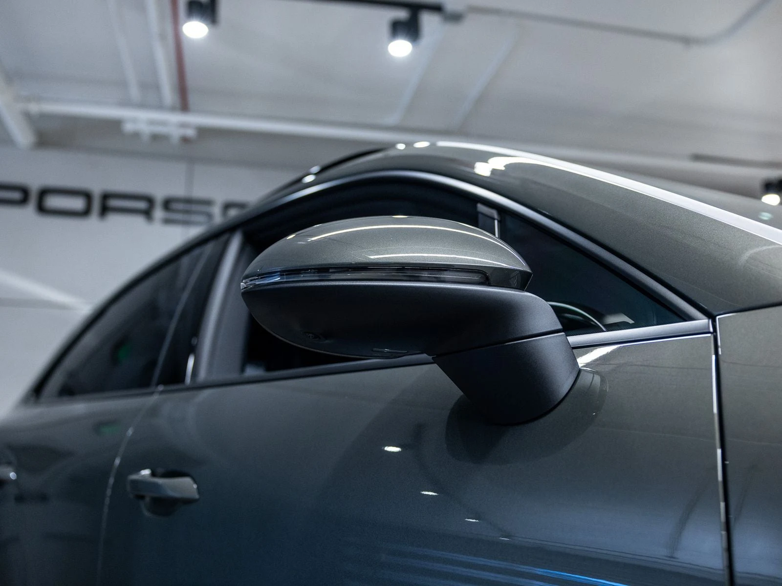 2025 Porsche Macan Electric (XAB), 18/20