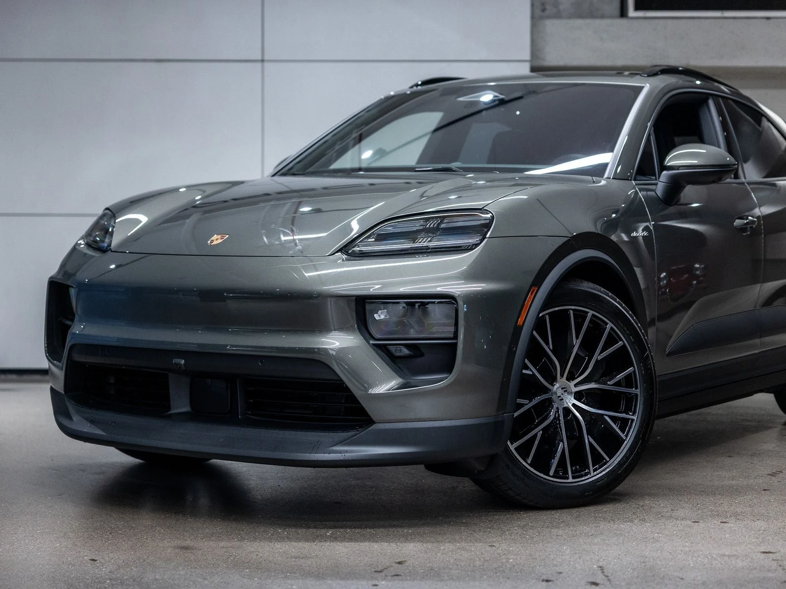 2025 Porsche Macan Electric (XAB), 20/20