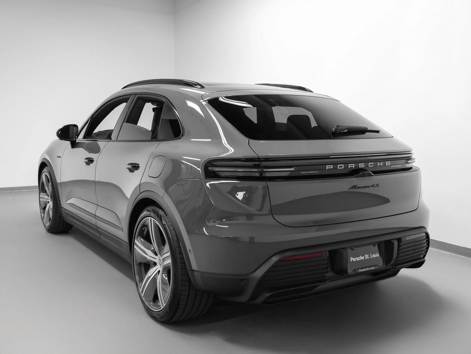 2025 Porsche Macan 4S Electric (XAB), 3/20