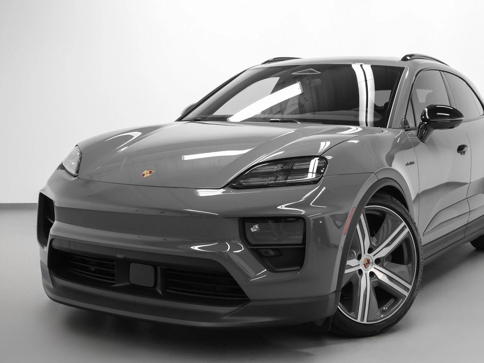 2025 Porsche Macan 4S Electric (XAB), 6/20