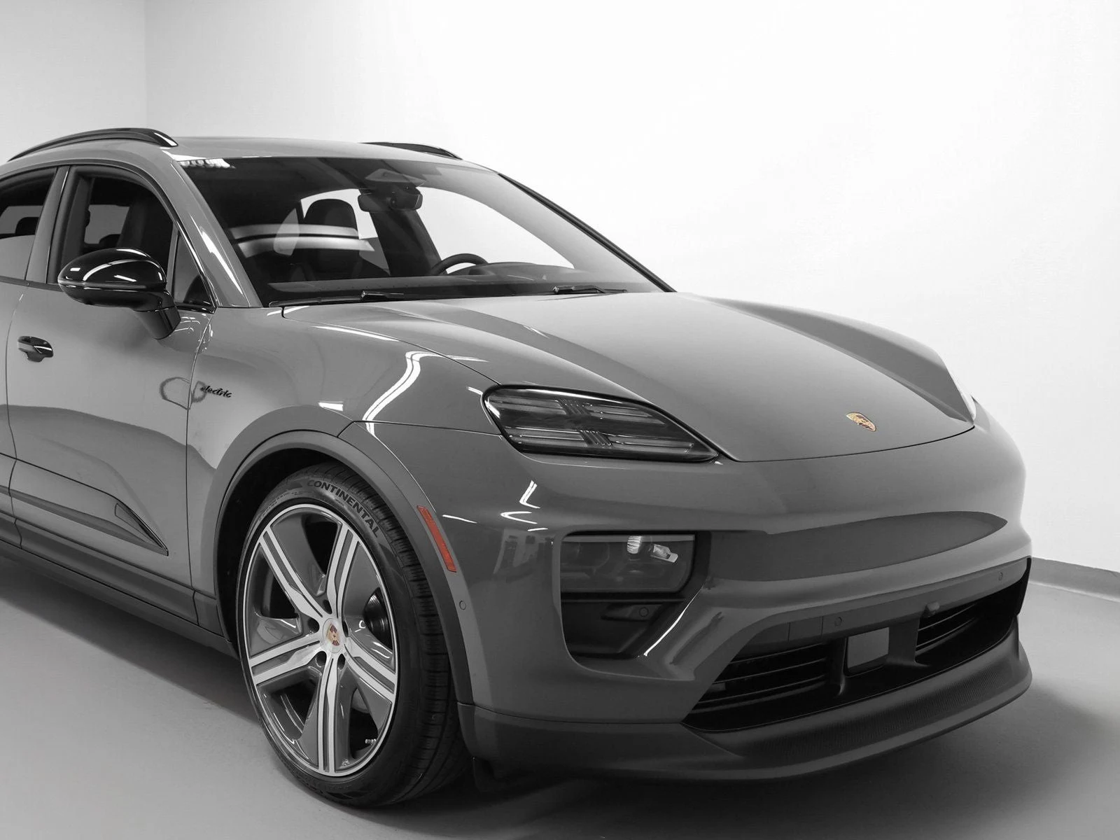 2025 Porsche Macan 4S Electric (XAB), 8/20