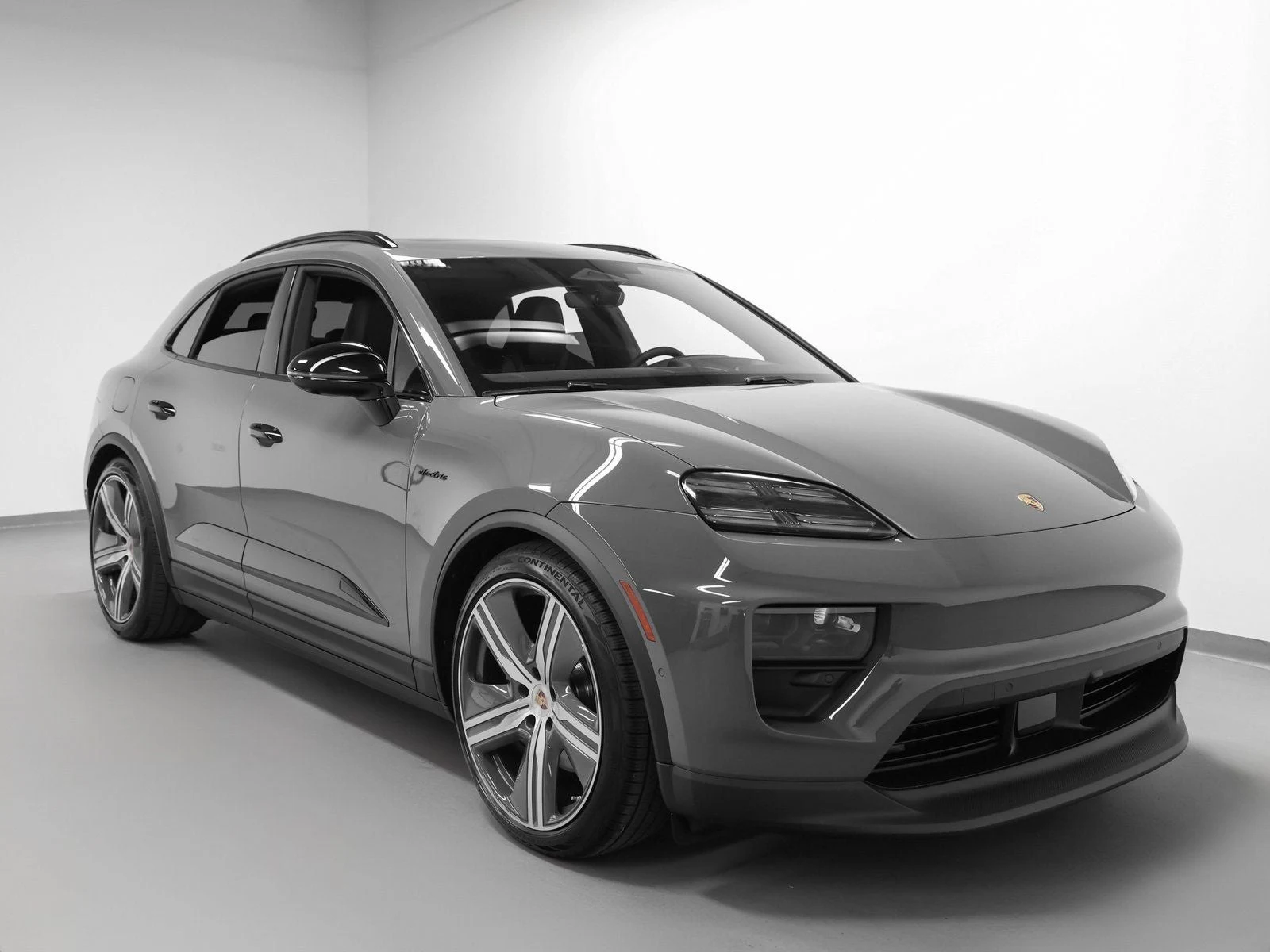 2025 Porsche Macan 4S Electric (XAB), 9/20