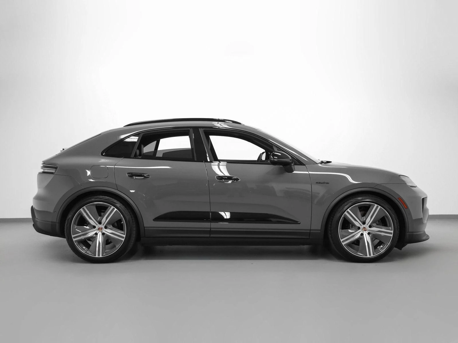 2025 Porsche Macan 4S Electric (XAB), 12/20