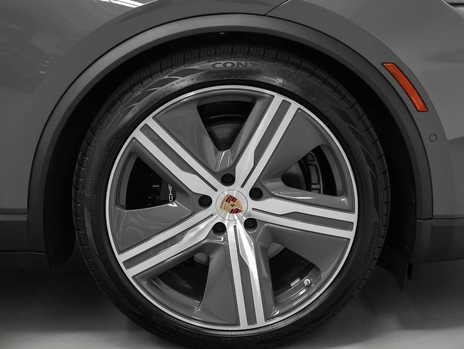 2025 Porsche Macan 4S Electric (XAB), 16/20