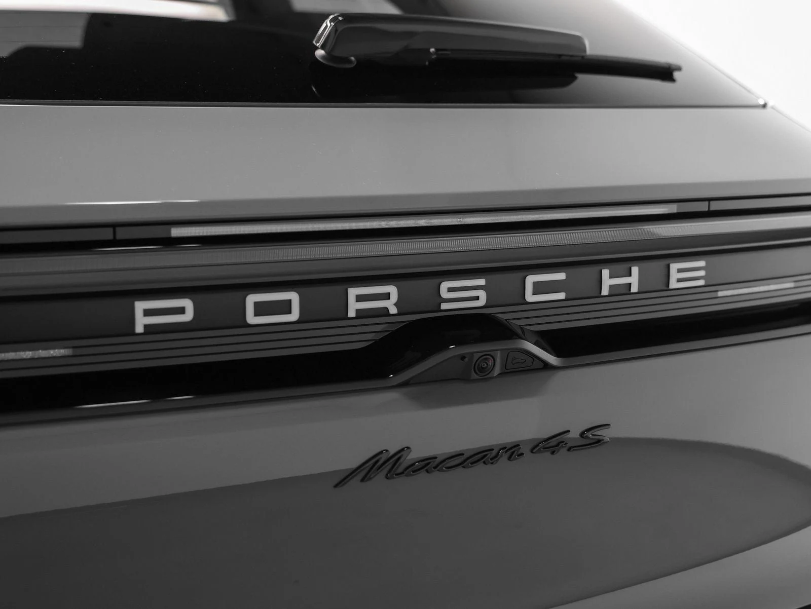 2025 Porsche Macan 4S Electric (XAB), 20/20